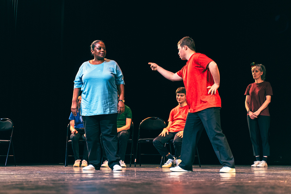 Les Renversés sur scène