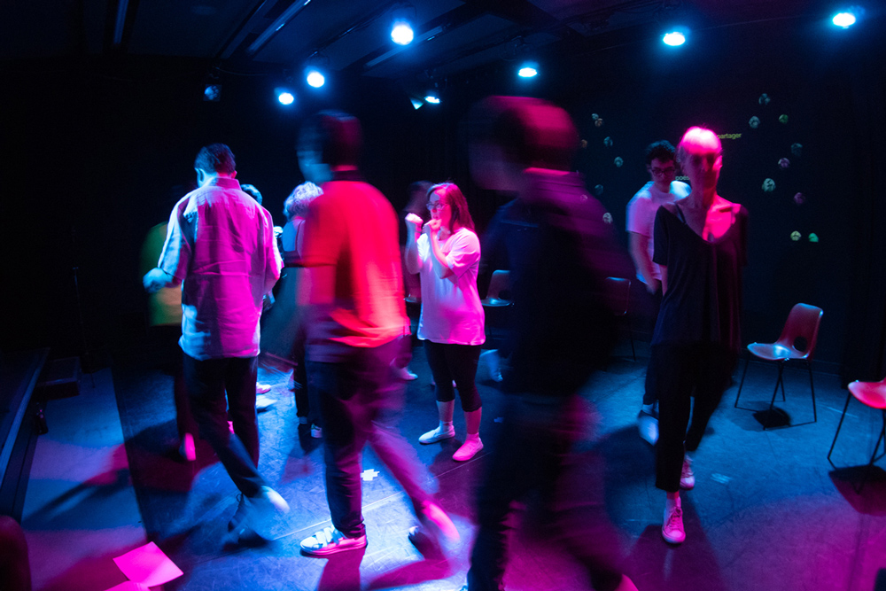 Les Renversés sur scène